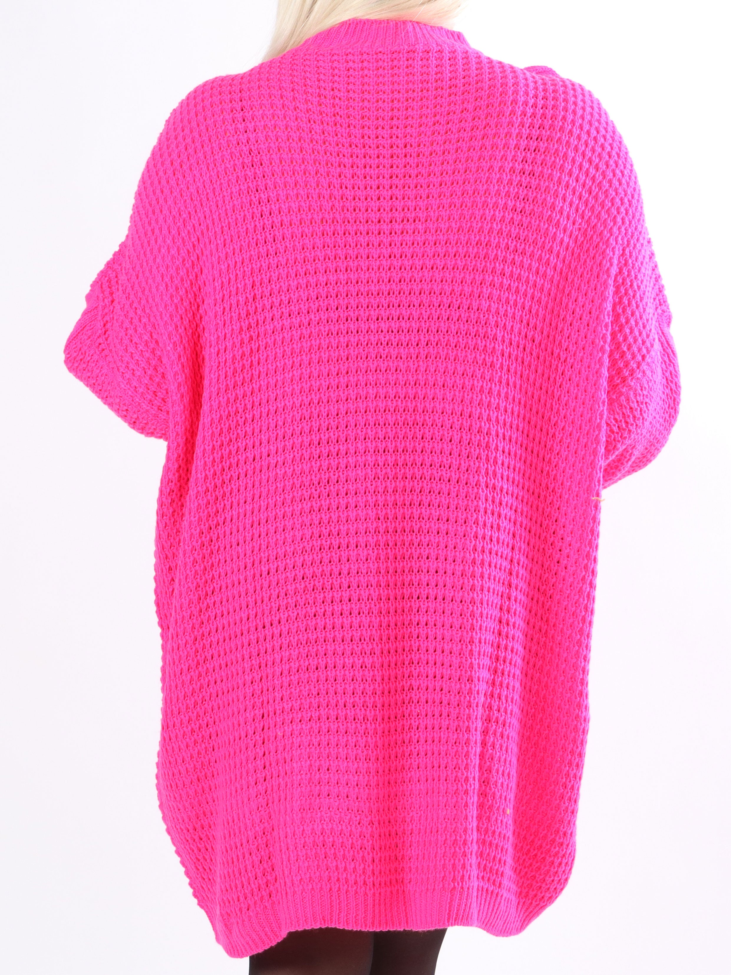 Lalisa - Strikkjole i plus size med kabelstrik og flæser